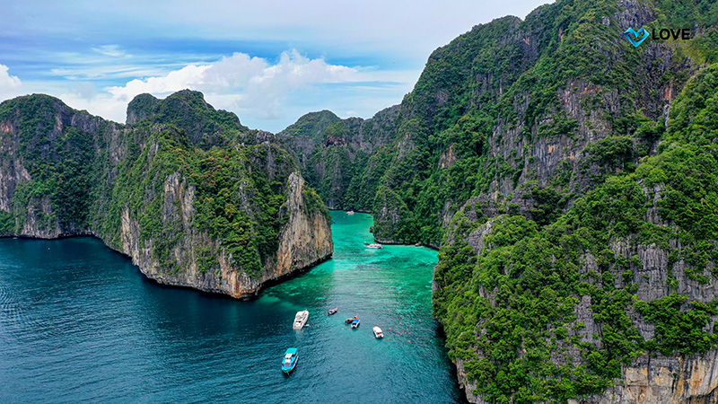 Koh Phi Phi, Bamboo island (Full Day Trip) by Love Andaman