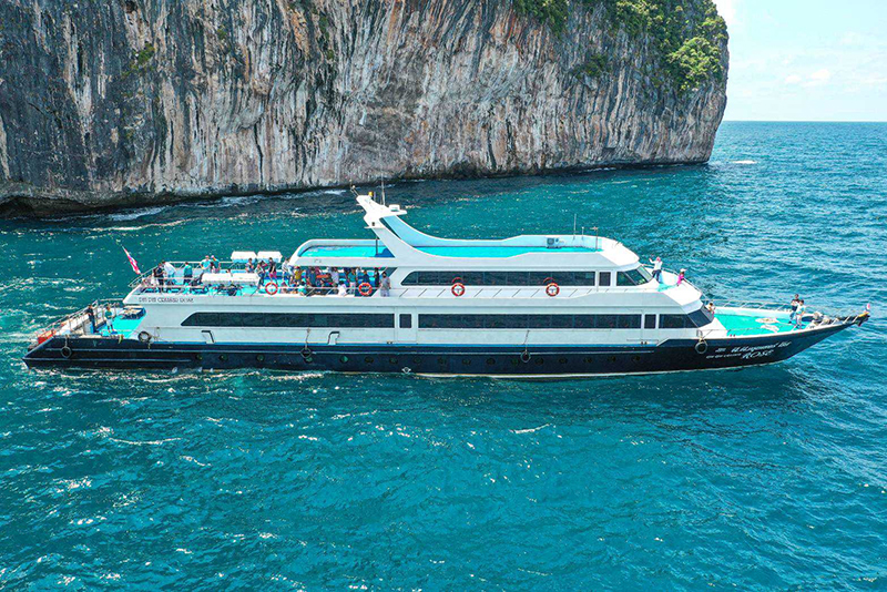 Phi Phi island day tour by big boat from Phuket