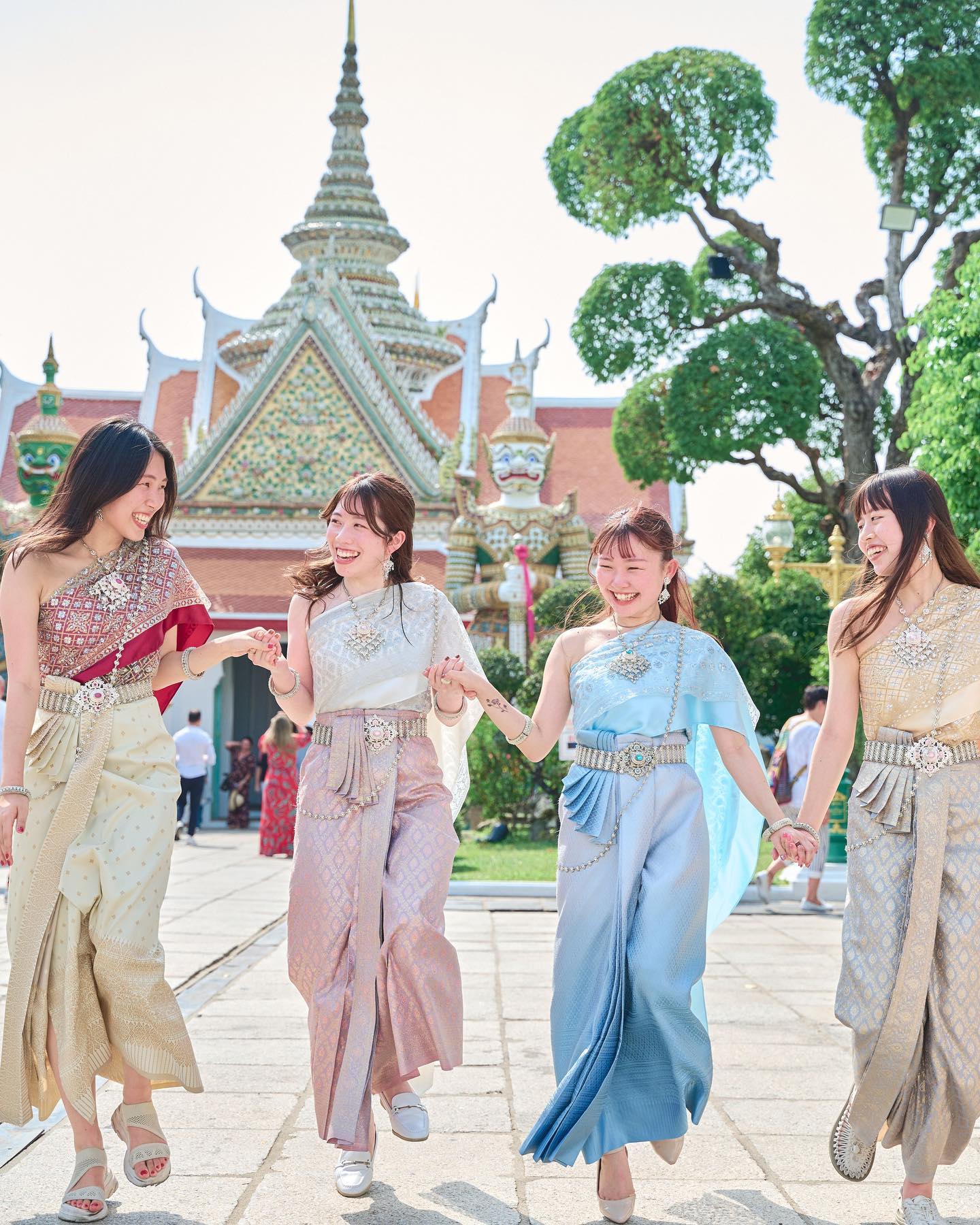 Bangkok Instagrammable Tour with Thai Costume to Wat Pho and Wat Arun 