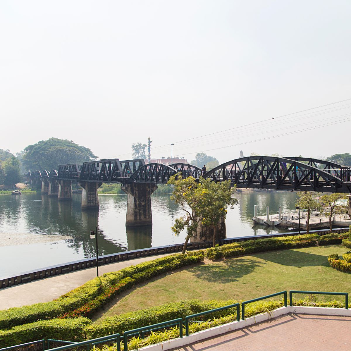 Damnoen Saduak Market and Kanchanaburi Private Tour from Bangkok